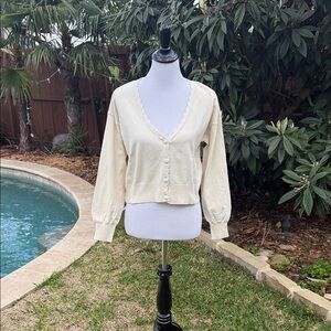 Tularosa Cream Scalloped V-Neck Button Cardigan